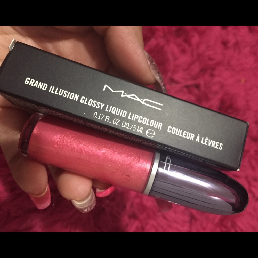 MAC GRAND ILLUSION LIPGLOSS